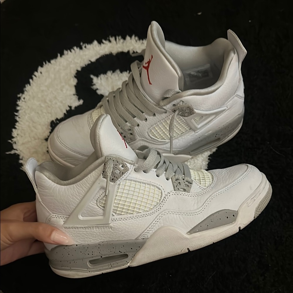Jordan 4 retro “white Oreo” size 7 men/7y new condition